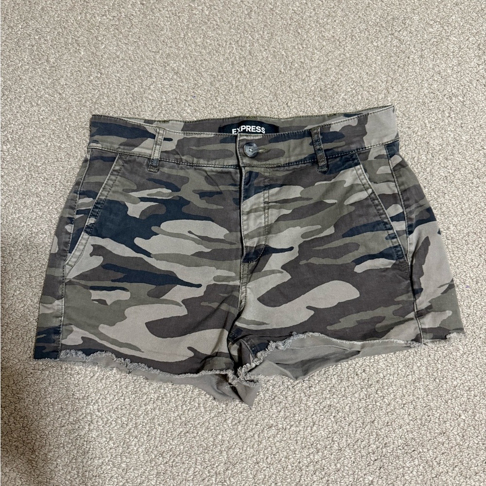 Express Women's Camo Cargo Shorts